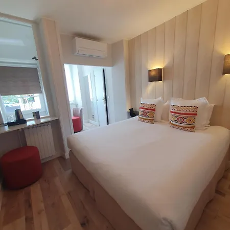 ホテル Logis La Closerie 4*