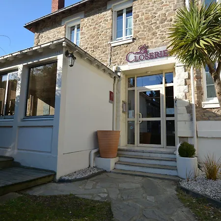 ホテル Logis La Closerie 4*