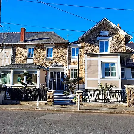 فندق Logis La Closerie 4*