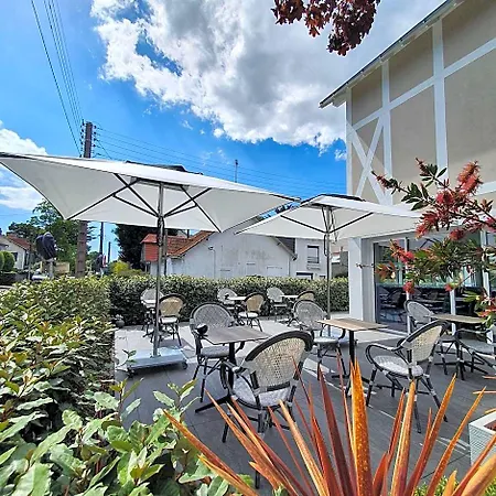 Logis La Closerie فندق