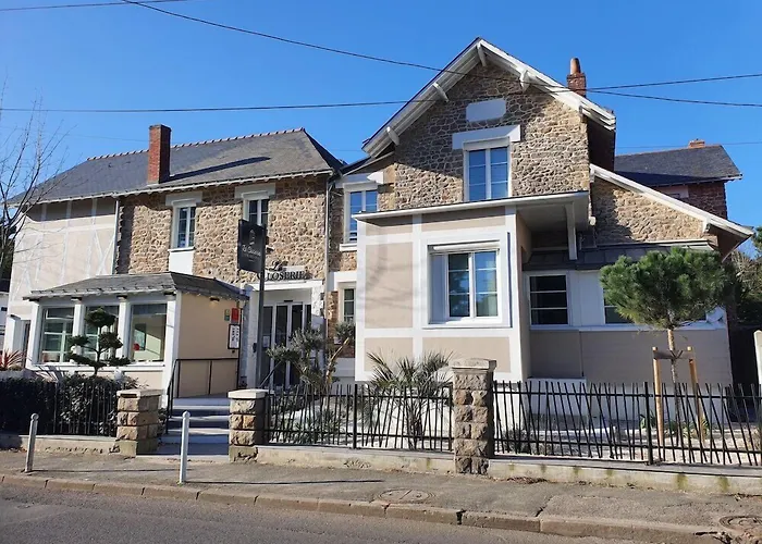 Logis La Closerie Hotel